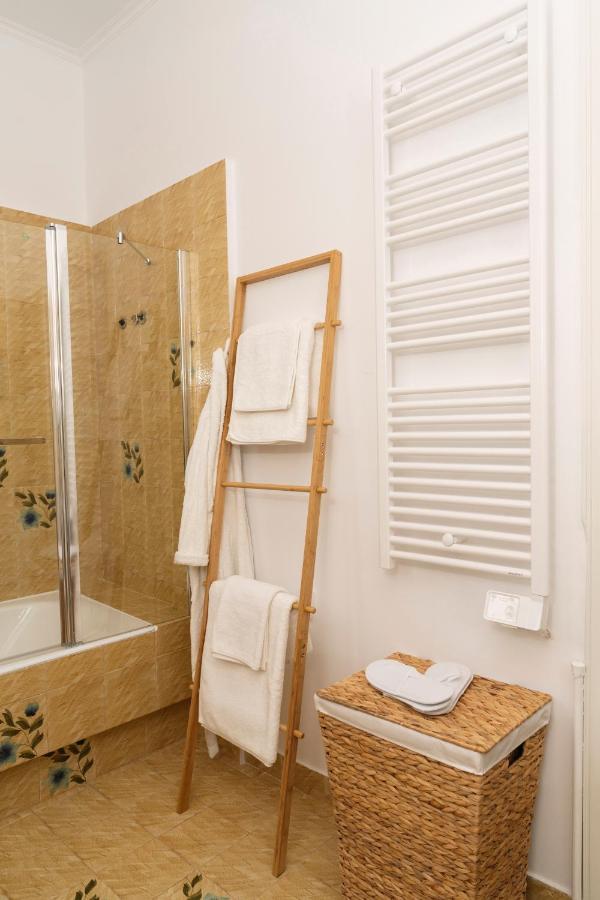 アテネVisum Acropol ,3Br - Private Terrace-Jacuzzi - Amazing Viewアパートメント エクステリア 写真